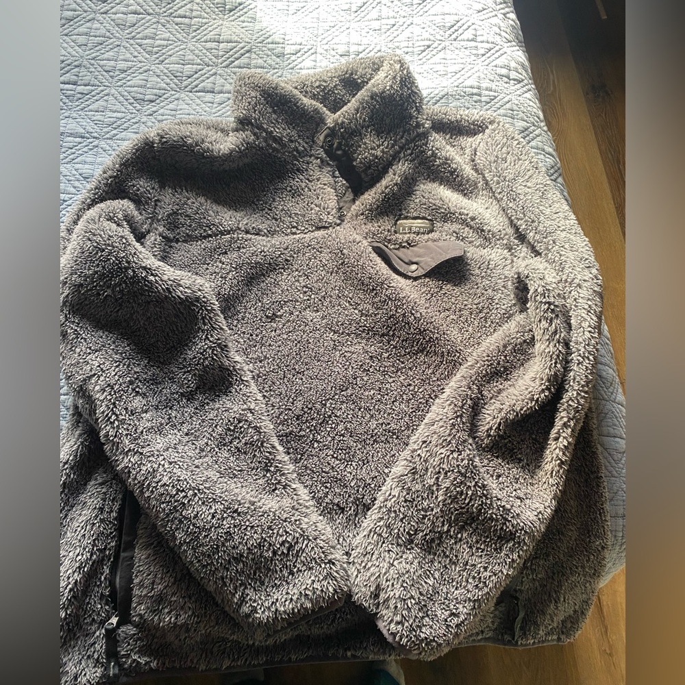 LL Bean woman’s qtr snap pullover fuzzy hi pile fleece sz large